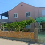 Guesthouse Eljuga Family